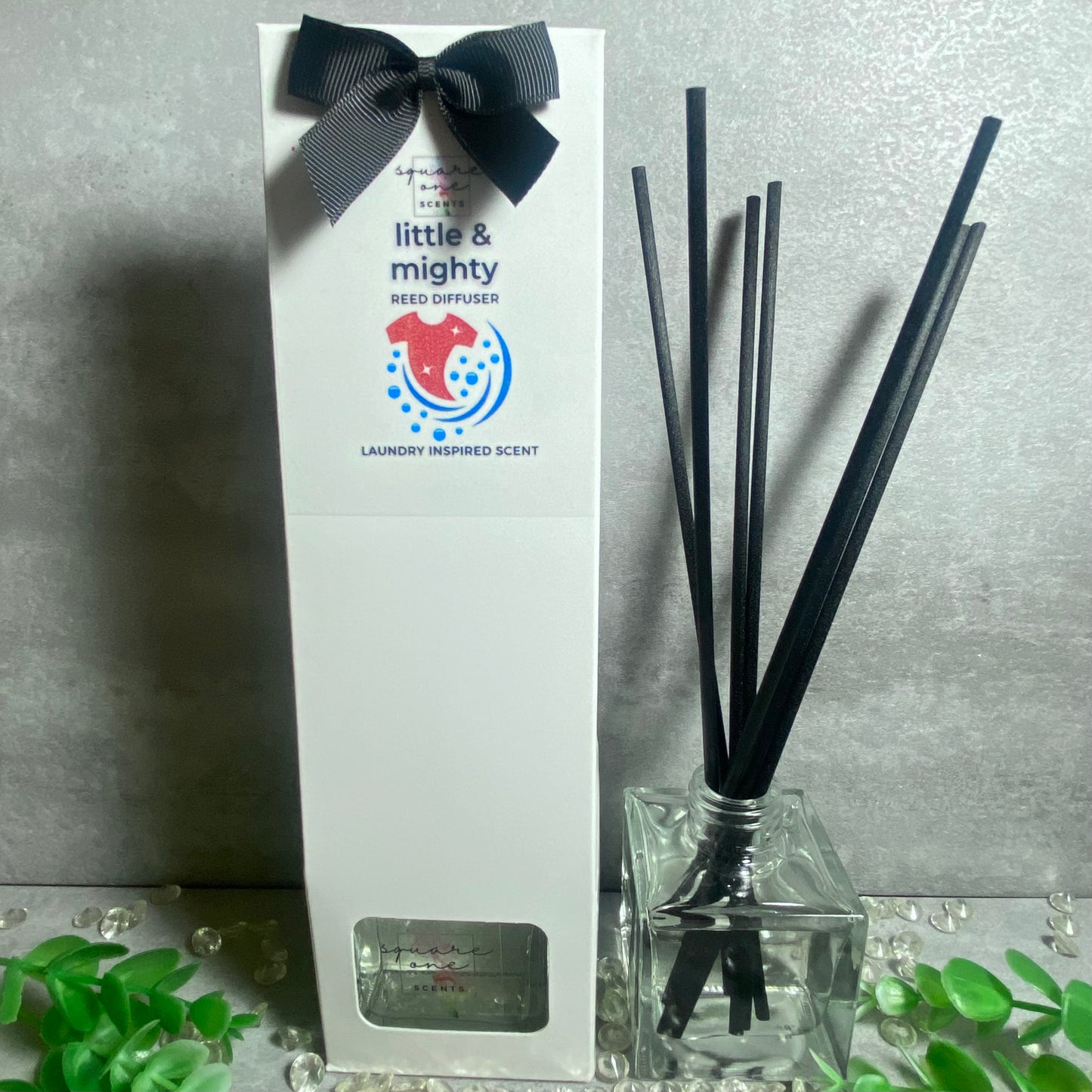 NEW - LITTLE & MIGHTY Reed Diffuser (laundry scented)